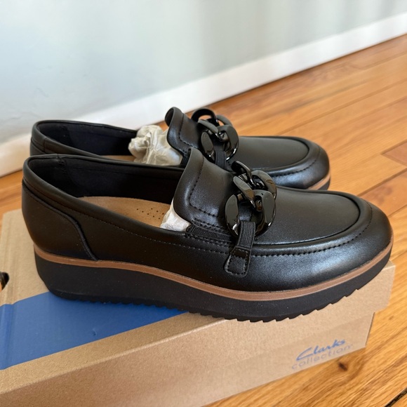 NWT Clarks Black Loafers with Glossy Chain Accent - Picture 6 of 16